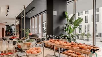 Café da manhã com buffet todos os dias (EUR 15 por pessoa)