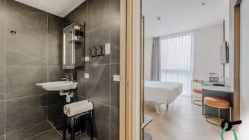 Standard Double Room | Bathroom | Shower, hair dryer, bidet, towels