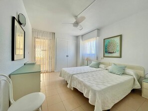 3 bedrooms, iron/ironing board, bed sheets