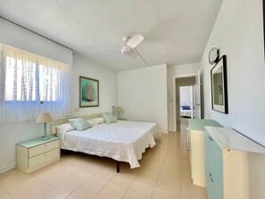 3 bedrooms, iron/ironing board, bed sheets