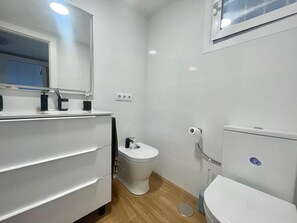 Ducha, secador de pelo, toallas