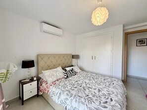 2 Schlafzimmer, Bügeleisen/Bügelbrett, Bettwäsche