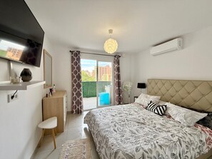 2 chambres, fer et planche à repasser, draps fournis