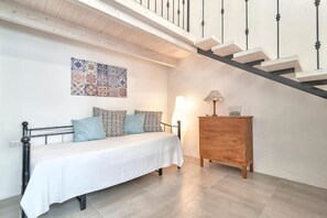 Villa, 2 Bedrooms | Interior - Dimora Della Quercia con Jacuzzi (Taviano)