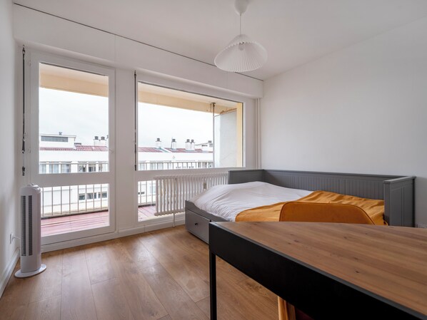 2 bedrooms, iron/ironing board, travel cot, WiFi