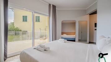 Standard-Dreibettzimmer | Minibar, Zimmersafe, Babybetten, kostenloses WLAN