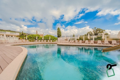 Seasonal outdoor pool, open 10:00 AM to 7:00 PM, pool umbrellas