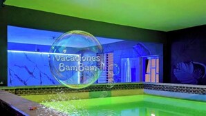 A swimming pool with a large bubble decoration and the text 'Vacaciones Bambam.'