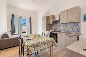 Kühlschrank, Kochgeschirr/Geschirr/Besteck