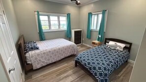 3 bedrooms, iron/ironing board, WiFi, bed sheets - Aqua Bond - beautiful direct ocean view home in Rainbow Bay (Rainbow Bay)