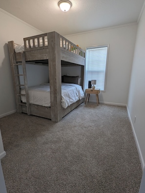 3 bedrooms, travel cot, WiFi, bed sheets - Lake Michigan Home with 600 Ft Private Shoreline – Near Arcadia Bluffs Golf (Onekama)