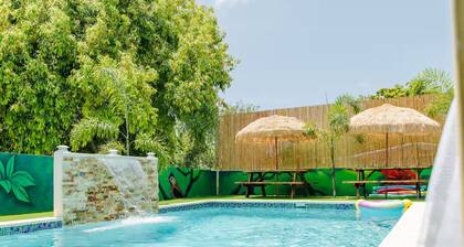 Home for 15 Guests with Pool and Pool Table
