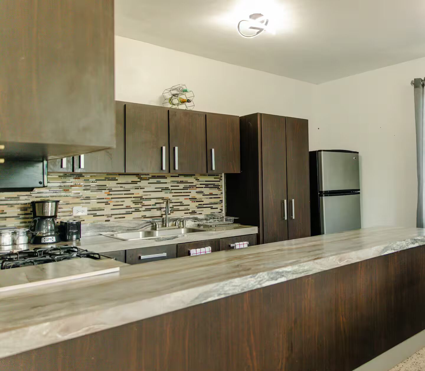 Geladeira, micro-ondas, fogão, cooktop