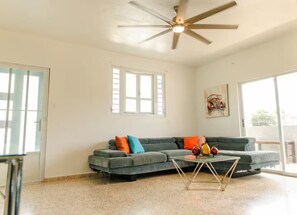 Smart TV - House for 20 Guests with Private Pool and Pool Table (Aguadilla)