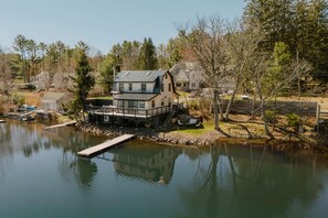 Exterior - The Lake House with Kayaks and Bikes on the waterfront (Lake Huntington)