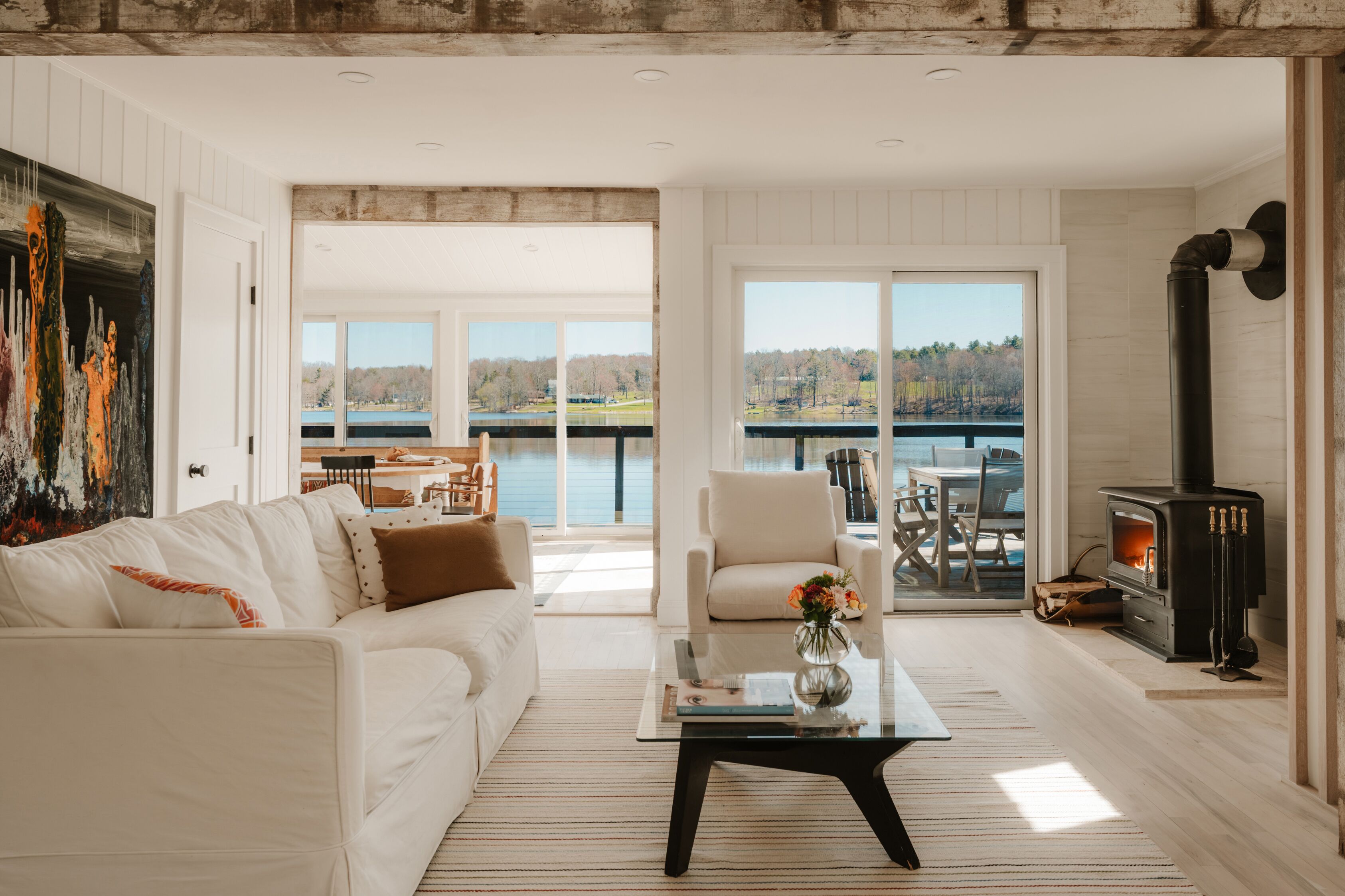 Llar de foc, llibres, biblioteca musical i estèreo 