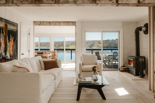 The Lake House with Kayaks and Bikes on the waterfront