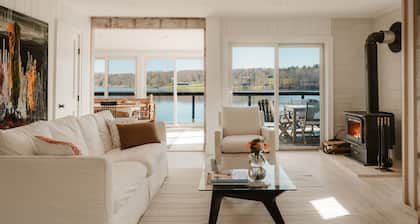 The Lake House with Kayaks and Bikes on the waterfront