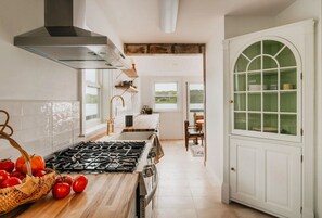 Geladeira, fogão, cooktop, lava-louças