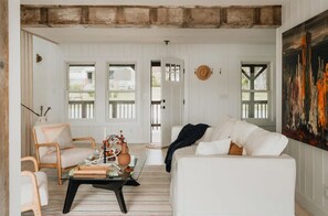 Takka, kirjoja, musiikkikirjasto, stereot