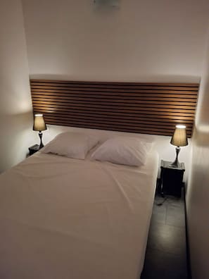 2 soverom, strykejern/-brett, reiseseng for barn og wi-fi (inkludert)