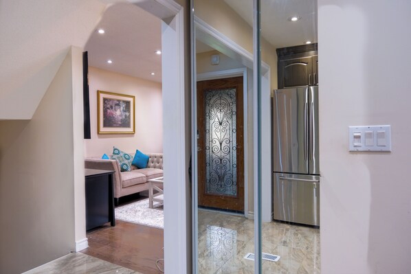 المنشأة من الداخل