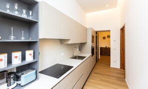 Fridge, microwave, stovetop, dishwasher