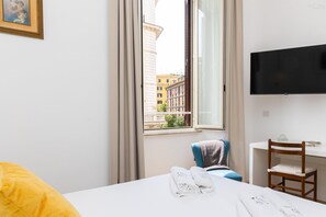 3 bedrooms, iron/ironing board, internet, bed sheets