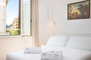 3 bedrooms, iron/ironing board, internet, bed sheets