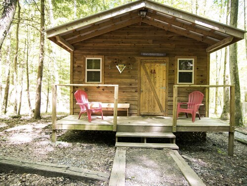 DEER RUN Private cabin at Mulberry Gap in adorable Ellijay with AC, WiFi
