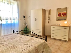 1 bedroom, iron/ironing board, free WiFi