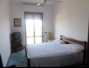 3 bedrooms, iron/ironing board, bed sheets