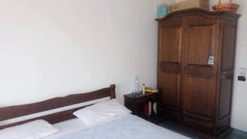 3 chambres, fer et planche Ă  repasser, draps fournis