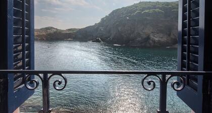 3 bedroom apartment in first sea line in Sa Tuna, Begur (H02)