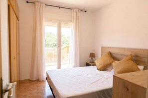 4 bedrooms, free WiFi, bed sheets
