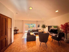 TV - Villa w/ pool in Begur (H14) (Begur)