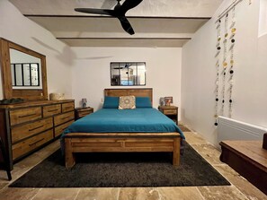 1 غرفة نوم ومكواة/لوح كي وواي فاي وملاءات أسرّة