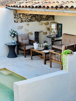 المنطقة المحيطة بالمنشأة