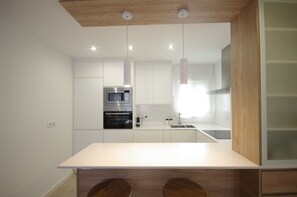 Refrigerador, microondas, horno y lavavajillas 