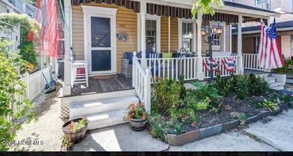 Charming 2-bedroom house in Ocean Grove with centralAC, WiFi walk to beach