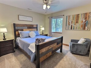 5 室のベッドルーム、デスク、アイロン / アイロン台、旅行用ベビーベッド