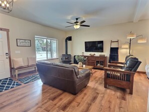 تلفزيون، مدفأة، ألعاب فيديو