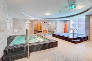 Pool - Modern Downtown Apartment | Workspace + Free Parking (Toronto)