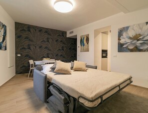 Iron/ironing board, free WiFi, bed sheets