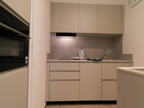 Kühlschrank, Ofen, Herdplatte, Geschirrspüler