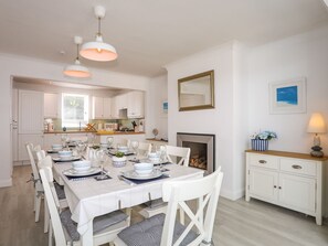 Dining - 15 Llwyn Gwalch Estate (Pwllheli)