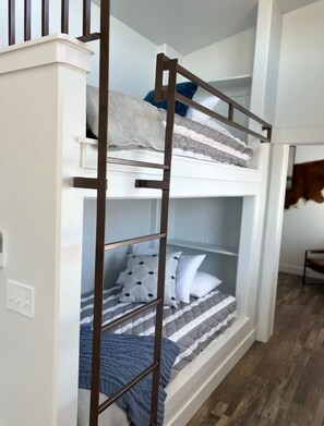 2 bedrooms, bed sheets