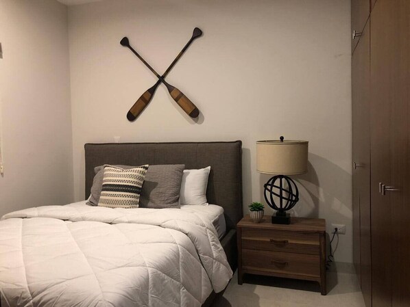 2 bedrooms, iron/ironing board, WiFi, bed sheets