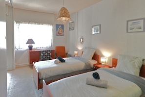 2 chambres, fer et planche à repasser, draps fournis