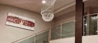 Modern property with private pool.
Propiedad modernacon piscina privada.